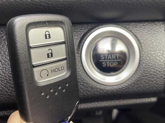 ホンダ シビック ハッチバック 茨城県 2021(令3)年 2.3万km プラチナホワイトパール 純正ナビ/・Bluetooth接続/・バックカメラ/・フルセグテレビ/ETC/ドライブレコーダー/LEDヘッドライト/パワーシート/パドルシフト/フロントフォグ/アイドリングストップ/クルーズコントロール/オートライト/ABS/横滑り防止装置/レーンアシストキープ/盗難防止装置/カーテンエアバッグ