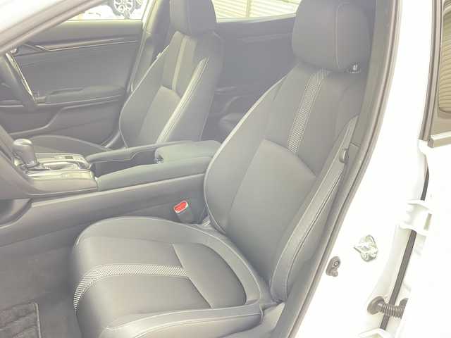 ホンダ シビック ハッチバック 茨城県 2021(令3)年 2.3万km プラチナホワイトパール 純正ナビ/・Bluetooth接続/・バックカメラ/・フルセグテレビ/ETC/ドライブレコーダー/LEDヘッドライト/パワーシート/パドルシフト/フロントフォグ/アイドリングストップ/クルーズコントロール/オートライト/ABS/横滑り防止装置/レーンアシストキープ/盗難防止装置/カーテンエアバッグ