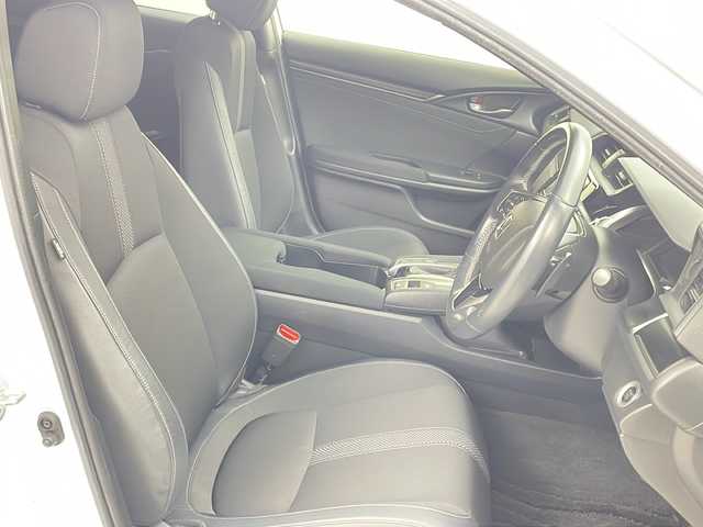 ホンダ シビック ハッチバック 茨城県 2021(令3)年 2.3万km プラチナホワイトパール 純正ナビ/・Bluetooth接続/・バックカメラ/・フルセグテレビ/ETC/ドライブレコーダー/LEDヘッドライト/パワーシート/パドルシフト/フロントフォグ/アイドリングストップ/クルーズコントロール/オートライト/ABS/横滑り防止装置/レーンアシストキープ/盗難防止装置/カーテンエアバッグ