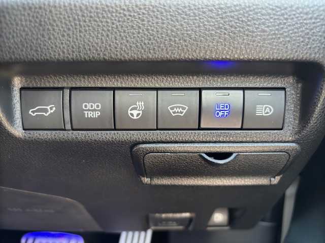 トヨタ ＲＡＶ４ HV アドベンチャー オフロードPKGⅡ 大分県 2023(令5)年 1.7万km スーパーホワイトⅡ ４WD/純正ディスプレイオーディオ/BluetoothAudio/ステアリングスイッチ/バックカメラ/純正18インチアルミホイール/ブラインドスポットモニター/オートマチックハイビーム/前後ドライブレコーダー/パワーバックドア/AAC/ヒートシーター/エアシート/純正AW18インチ/横滑り防止機能/盗難防止機能/オートライト/LEDヘッドライト/ブレーキホールド/電動格納ミラー/車線逸脱警報/フォグランプ