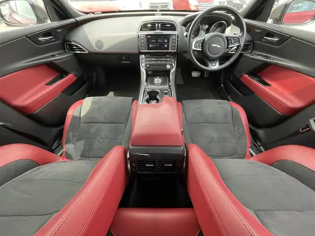 ジャガー ＸＥ XE S 愛知県 2016(平28)年 3.7万km 赤 メーカーナビ/サンルーフ/MERIDIANプレミアムサウンド/レッドキャリパー/パワーシート/ハーフレザーシート/バックカメラ/純正２０インチアルミホイール/カーボンサイドミラー/ETC/コーナーセンサー/ダイヤル式シフト