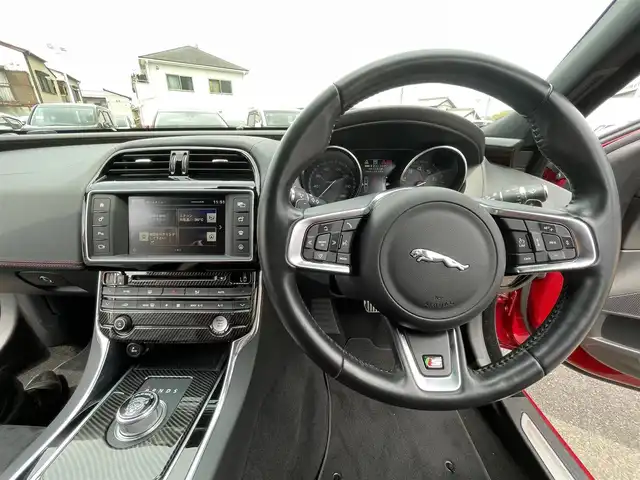 ジャガー ＸＥ XE S 愛知県 2016(平28)年 3.7万km 赤 メーカーナビ/サンルーフ/MERIDIANプレミアムサウンド/レッドキャリパー/パワーシート/ハーフレザーシート/バックカメラ/純正２０インチアルミホイール/カーボンサイドミラー/ETC/コーナーセンサー/ダイヤル式シフト