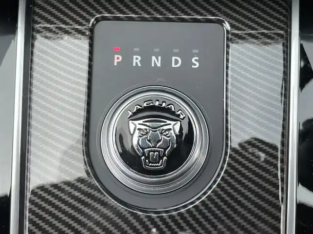ジャガー ＸＥ XE S 愛知県 2016(平28)年 3.7万km 赤 メーカーナビ/サンルーフ/MERIDIANプレミアムサウンド/レッドキャリパー/パワーシート/ハーフレザーシート/バックカメラ/純正２０インチアルミホイール/カーボンサイドミラー/ETC/コーナーセンサー/ダイヤル式シフト
