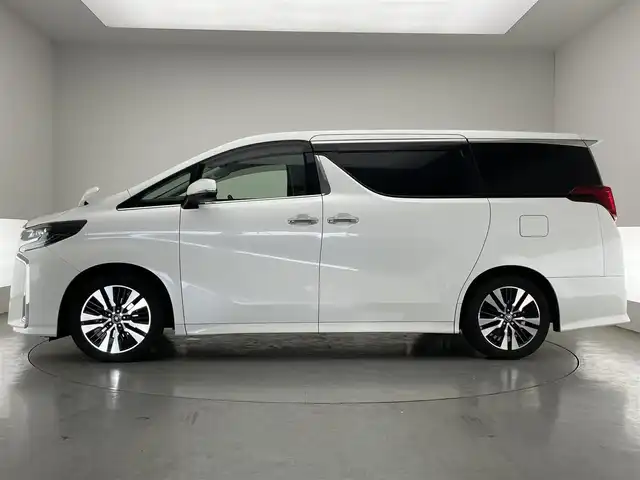トヨタ アルファード S Cパッケージ 愛知県 2021(令3)年 5.5万km ホワイトパールクリスタルシャイン 純正ディスプレイナビ　フルセグＴＶ　ＤＶＤデッキ　ツインムーンルーフ　純正12.1型後席モニター　ＢＳＭ　黒革　シートヒーター　エアシート　デジタルインナーミラー　両側パワスラ　トヨタセーフティセンス　衝突軽減　追従クルコン　車線逸脱　ＡＣ１００Ｖ電源　三眼LEDライト　フォグランプ　オートライト　ステアリングヒーター　オットマン　電動パーキングブレーキ　電度リアゲート　ステアリングスイッチ　BSM　禁煙車