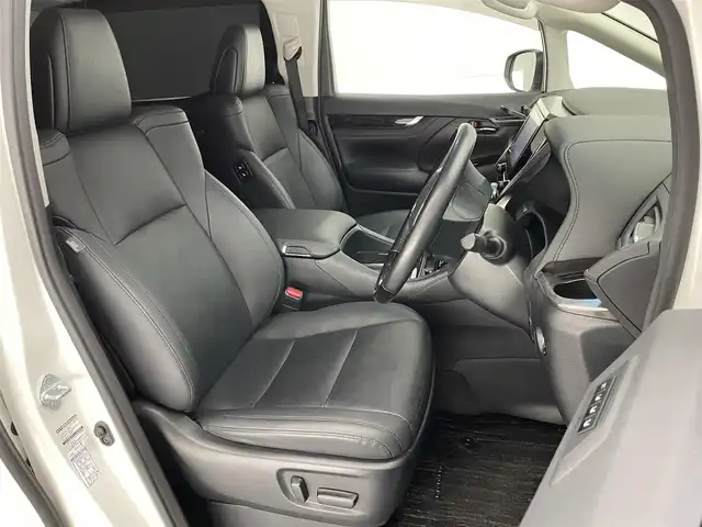 トヨタ アルファード S Cパッケージ 愛知県 2021(令3)年 5.5万km ホワイトパールクリスタルシャイン 純正ディスプレイナビ　フルセグＴＶ　ＤＶＤデッキ　ツインムーンルーフ　純正12.1型後席モニター　ＢＳＭ　黒革　シートヒーター　エアシート　デジタルインナーミラー　両側パワスラ　トヨタセーフティセンス　衝突軽減　追従クルコン　車線逸脱　ＡＣ１００Ｖ電源　三眼LEDライト　フォグランプ　オートライト　ステアリングヒーター　オットマン　電動パーキングブレーキ　電度リアゲート　ステアリングスイッチ　BSM　禁煙車