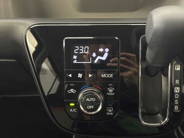 トヨタ パッソ モーダ 秋田県 2019(令1)年 4.4万km ダークエメラルドマイカ 4WD/寒冷地仕様/シートヒーター（D席）/フロントワイパーデアイサー /社外メモリナビ（DVD/BT/フルセグTV）/バックカメラ/前後ドライブレコーダー/エンジンスターター/スマートアシストIII/クリアランスソナー/オートハイビーム/アイドリングストップ/横滑り防止装置/ステアリングリモコン/LEDヘッドランプ/フォグランプ/保証書