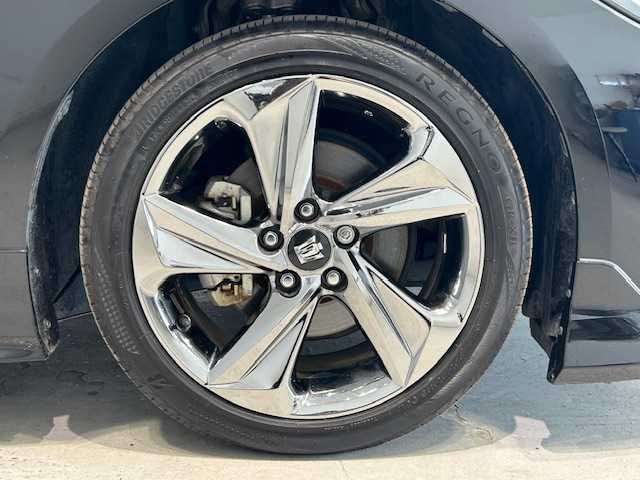 トヨタ クラウン ハイブリッド RS 宮城県 2019(令1)年 9.8万km ブラック 純正ナビ/バックカメラ/フルセグTV/Bluetooth、CD/トヨタセーフティセンス/・プリクラッシュセーフティー/・レーントレーシングアシスト/・レーンディパーチャーアラート/・レーダークルーズコントロール/・アダプティブハイビームシステム/・ロードサインアシスト/・ドライバー異常時対応システム/・プロアクティブドライビングアシスト/・発信遅れ告知機能/・フロントクロストラフィックアラート/・レーンチェンジアシスト/ブラインドスポットモニター/盗難防止装置/横滑り防止装置/ETC2.0/全方位ドライブレコーダー/HVD/サンルーフ/ハンドルヒーター/シートヒーター/エアーシート/パワーシート/純正フロアマット/純正アルミホイール