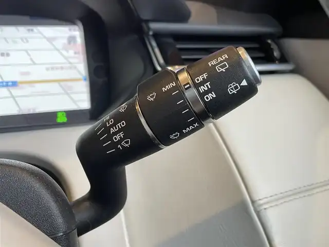 ランドローバー レンジローバーヴェラール Rダイナミック SE 180PS 愛知県 2019(平31)年 5.1万km 青Ｍ ガラスルーフ　/純正ナビ　/AppleCarPlay　/フルセグTV/ETC　/ACC　/LKA　/BSM/HUD　/純正20インチAW　/白半革　/シートヒーター　/ステアリングヒーター　/360°カメラ/後席電動リクライニング/バイロン・ブルーメタリック