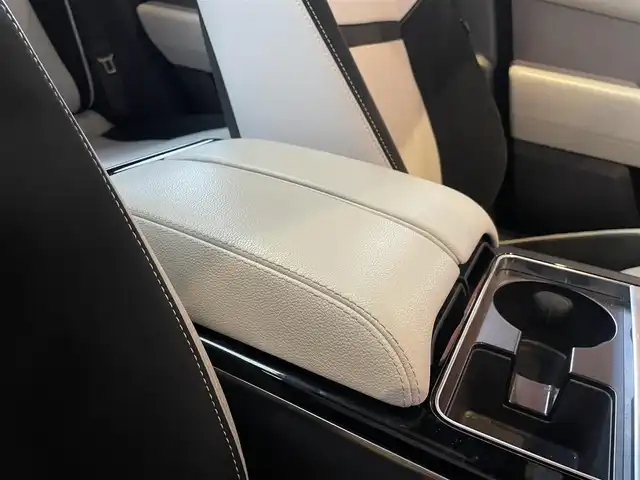 ランドローバー レンジローバーヴェラール Rダイナミック SE 180PS 愛知県 2019(平31)年 5.1万km 青Ｍ ガラスルーフ　/純正ナビ　/AppleCarPlay　/フルセグTV/ETC　/ACC　/LKA　/BSM/HUD　/純正20インチAW　/白半革　/シートヒーター　/ステアリングヒーター　/360°カメラ/後席電動リクライニング/バイロン・ブルーメタリック