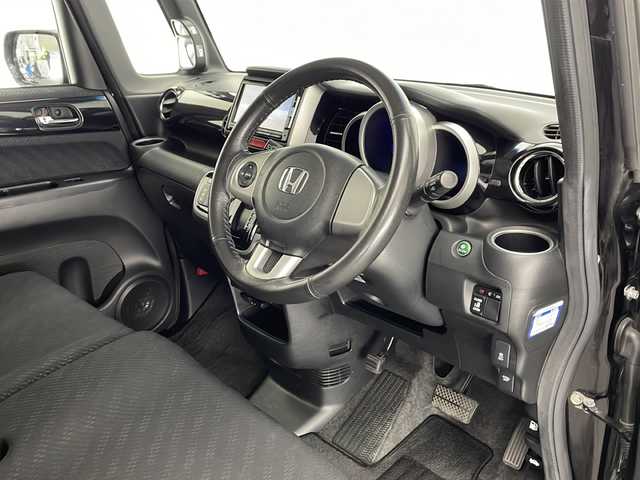 ホンダ Ｎ ＢＯＸ カスタム G Aパッケージ 宮崎県 2014(平26)年 6.4万km プレミアムゴールドパープルパール 禁煙車/シティブレーキアシスト/純正ナビTV/（VXM-142VFi/CD/DVD/Bluetooth/フルセグTV)/純正バックカメラ/純正ETC/純正キセノンオートライト/純正フォグ/純正14インチアルミ/純正エアロ/純正ルーフエンドスポイラー/純正フロアマット/左側電動スライドドア/本革巻ハンドル/オートエアコン/ウインカードアミラー/スマートキー/プッシュエンジンスタート/取扱い説明書