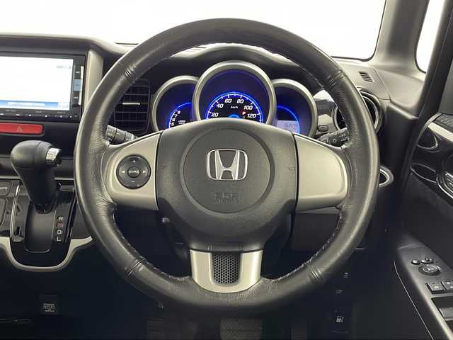 ホンダ Ｎ ＢＯＸ カスタム G Aパッケージ 宮崎県 2014(平26)年 6.4万km プレミアムゴールドパープルパール 禁煙車/シティブレーキアシスト/純正ナビTV/（VXM-142VFi/CD/DVD/Bluetooth/フルセグTV)/純正バックカメラ/純正ETC/純正キセノンオートライト/純正フォグ/純正14インチアルミ/純正エアロ/純正ルーフエンドスポイラー/純正フロアマット/左側電動スライドドア/本革巻ハンドル/オートエアコン/ウインカードアミラー/スマートキー/プッシュエンジンスタート/取扱い説明書