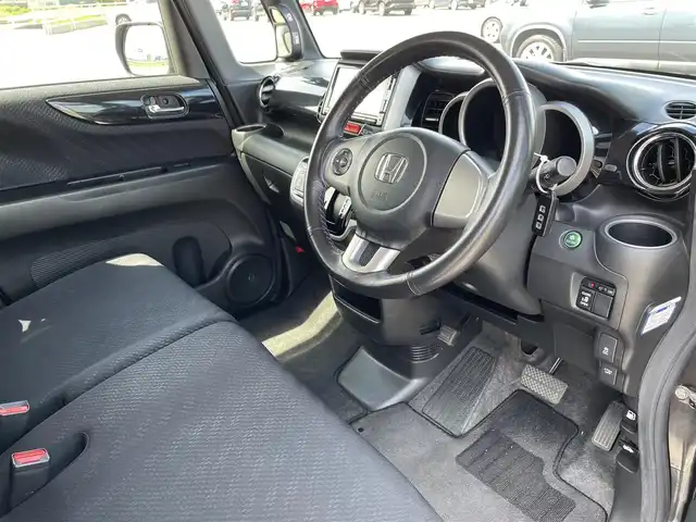 ホンダ Ｎ ＢＯＸ カスタム G Aパッケージ 佐賀県 2014(平26)年 6.4万km プレミアムゴールドパープルパール 純正7型ナビゲーション「VXM-147VFi」/・AM/FM/CD/DVD/フルセグ/Bluetooth/・バックカメラ/スマートキー/プッシュスタート/片側パワースライドドア/オートエアコン/オートライト/アイドリングストップ/衝突被害軽減ブレーキ/ETC/純正フロアマット/純正ドアバイザー/新車保証書/取扱説明書