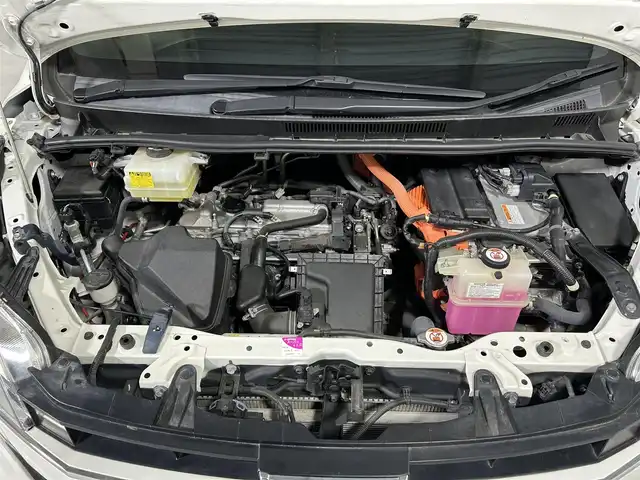 トヨタ ノア ハイブリッド G 佐賀県 2017(平29)年 4.9万km ホワイトパールクリスタルシャイン 社外アルパイン製11インチナビ【EX11Z】/【フルセグTV.CD.DVD.Bluetooth】/社外アルパイン製10.1インチフリップダウンモニター/バックカメラ/衝突被害軽システム/クルーズコントロール/車線逸脱警報/オートライト/オートマチックハイビーム/前方ドライブレコーダー/LEDヘッドライト/フォグライト/ビルトインETC/両側パワースライドドア/運転席・助手席シートヒーター/後席サンシェード/ISOFIX対応シート/シートバックテーブル/純正フロアマット/純正15インチアルミホイール/スマートキー/スペアキー×1/ウォークスルー/純正ドアバイザー