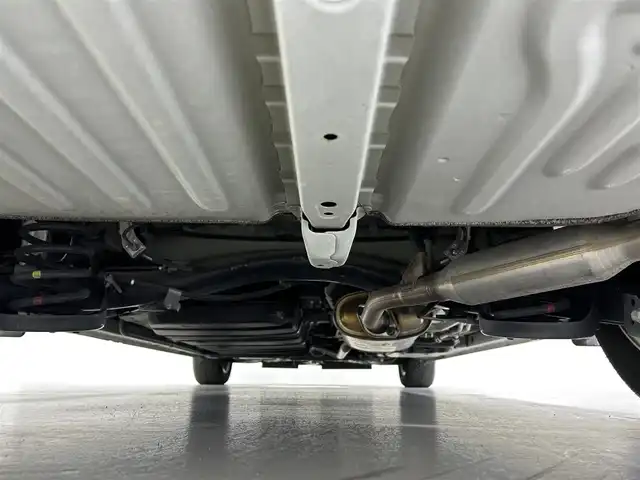 トヨタ ノア ハイブリッド G 佐賀県 2017(平29)年 4.9万km ホワイトパールクリスタルシャイン 社外アルパイン製11インチナビ【EX11Z】/【フルセグTV.CD.DVD.Bluetooth】/社外アルパイン製10.1インチフリップダウンモニター/バックカメラ/衝突被害軽システム/クルーズコントロール/車線逸脱警報/オートライト/オートマチックハイビーム/前方ドライブレコーダー/LEDヘッドライト/フォグライト/ビルトインETC/両側パワースライドドア/運転席・助手席シートヒーター/後席サンシェード/ISOFIX対応シート/シートバックテーブル/純正フロアマット/純正15インチアルミホイール/スマートキー/スペアキー×1/ウォークスルー/純正ドアバイザー