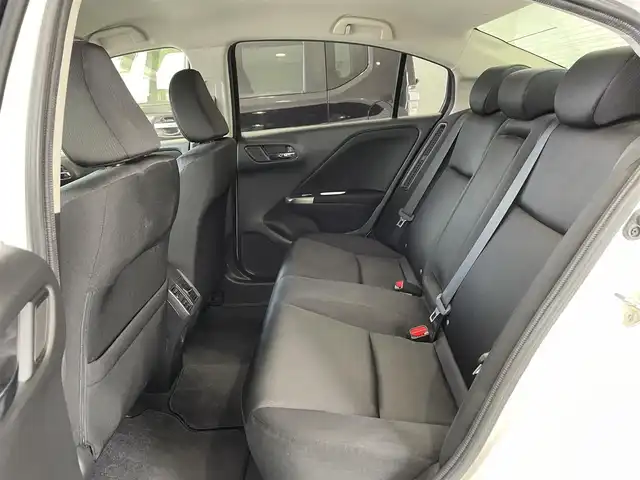 ホンダ グレイス ハイブリッド LX 沖縄県 2014(平26)年 5.1万km ホワイトオーキッドパール (株)IDOMが運営する【じしゃロンコザ店】の自社ローン専用車両になりますこちらは現金またはオートローンご利用時の価格です。自社ローンご希望の方は別途その旨お申付け下さい/・本土仕入/・純正ナビ/・バックカメラ/・Bluetooth接続/・TV/・DVD再生/・ETC/・プッシュスタート/・スマートキー/・クルーズコントロール/・純正フロアマット/・オートライト