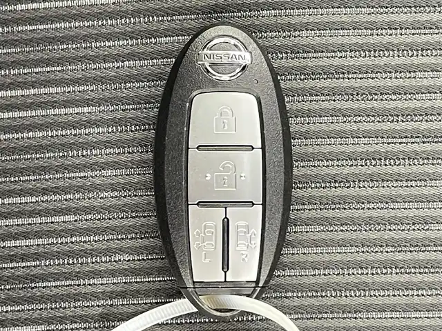 日産 セレナ ハイウェイスター V 千葉県 2021(令3)年 2.3万km ダークメタルグレー 純正10インチメモリーナビ/・フルセグTV/・Bluetoothオーディオ接続/社外フリップダウンモニター/両側パワースライドドア/デジタルインナーミラー/トランクイージークローザー/ビルトインETC/スマートキー/エマージェンシーブレーキ/踏み間違い防止 /車線逸脱警報/ビルトインETC