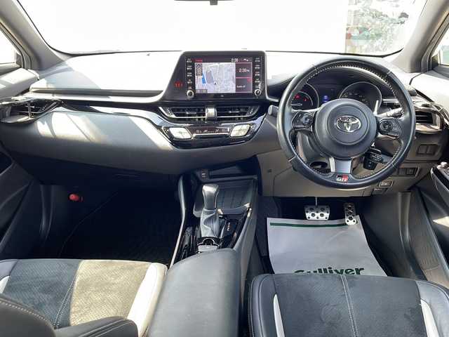 トヨタ Ｃ－ＨＲ S GRスポーツ 静岡県 2019(令1)年 8万km ホワイトパールクリスタルシャイン 純正ナビ/地デジTV/純正Bluetooth/バックカメラ/セーフティセンス/オートハイビーム/レーダークルーズコントロール/LEDヘッドライト/専用ハーフレザー/シートヒーター/専用19インチAW/スマートキー/ビルトインETC