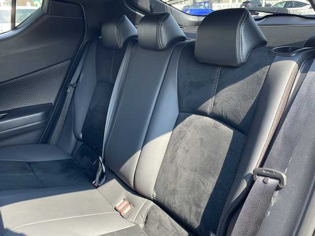 トヨタ Ｃ－ＨＲ S GRスポーツ 静岡県 2019(令1)年 8万km ホワイトパールクリスタルシャイン 純正ナビ/地デジTV/純正Bluetooth/バックカメラ/セーフティセンス/オートハイビーム/レーダークルーズコントロール/LEDヘッドライト/専用ハーフレザー/シートヒーター/専用19インチAW/スマートキー/ビルトインETC