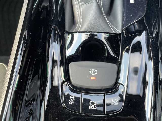 トヨタ Ｃ－ＨＲ S GRスポーツ 静岡県 2019(令1)年 8万km ホワイトパールクリスタルシャイン 純正ナビ/地デジTV/純正Bluetooth/バックカメラ/セーフティセンス/オートハイビーム/レーダークルーズコントロール/LEDヘッドライト/専用ハーフレザー/シートヒーター/専用19インチAW/スマートキー/ビルトインETC
