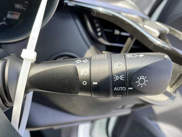 トヨタ Ｃ－ＨＲ S GRスポーツ 静岡県 2019(令1)年 8万km ホワイトパールクリスタルシャイン 純正ナビ/地デジTV/純正Bluetooth/バックカメラ/セーフティセンス/オートハイビーム/レーダークルーズコントロール/LEDヘッドライト/専用ハーフレザー/シートヒーター/専用19インチAW/スマートキー/ビルトインETC