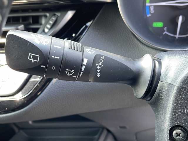 トヨタ Ｃ－ＨＲ S GRスポーツ 静岡県 2019(令1)年 8万km ホワイトパールクリスタルシャイン 純正ナビ/地デジTV/純正Bluetooth/バックカメラ/セーフティセンス/オートハイビーム/レーダークルーズコントロール/LEDヘッドライト/専用ハーフレザー/シートヒーター/専用19インチAW/スマートキー/ビルトインETC