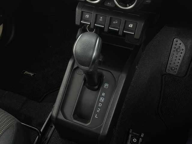 スズキ ジムニー XL 千葉県 2019(平31)年 5.1万km シフォンアイボリーM 4WD/スズキセーフティサポート/・デュアルセンサーブレーキサポート/・誤発進抑制機能/・車線逸脱抑制機能/社外7インチメモリナビ/CD SD ワンセグTV/前席シートヒーター/純正16インチアルミホイール/ダウンヒルアシストコントロール/トランスファーレバー/マッドフラップ/ヘッドライトレベライザー/プッシュスタート/スマートキー/ETC