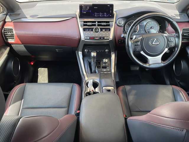 レクサス ＮＸ 300 スパイス&シック 静岡県 2020(令2)年 4.9万km グラファイトブラックガラスフレーク 安全機能/・プリクラッシュセーフティ/・レーダークルーズコントロール/・レーンキープアシスト/・ブラインドスポットモニター/純正メーカーナビ/・フルセグTV/・ラジオ/Bluetooth/MSV/ミラーキャスト/主要装備/・ムーンルーフ/・置くだけ充電/・レザーシート/・シートヒーター/・エアシート/・パワーバックドア/・パワーシート/・ハンドルヒーター/・パドルシフト/・ステアリングリモコン/・オートライト/・オートハイビーム/・オートホールド/・ドライブレコーダー/・アイドリングストップ/・プッシュスタート/・スマートキー
