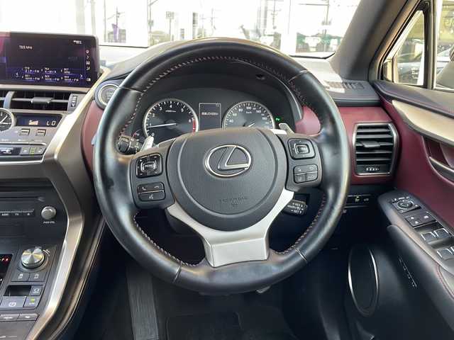 レクサス ＮＸ 300 スパイス&シック 静岡県 2020(令2)年 4.9万km グラファイトブラックガラスフレーク 安全機能/・プリクラッシュセーフティ/・レーダークルーズコントロール/・レーンキープアシスト/・ブラインドスポットモニター/純正メーカーナビ/・フルセグTV/・ラジオ/Bluetooth/MSV/ミラーキャスト/主要装備/・ムーンルーフ/・置くだけ充電/・レザーシート/・シートヒーター/・エアシート/・パワーバックドア/・パワーシート/・ハンドルヒーター/・パドルシフト/・ステアリングリモコン/・オートライト/・オートハイビーム/・オートホールド/・ドライブレコーダー/・アイドリングストップ/・プッシュスタート/・スマートキー