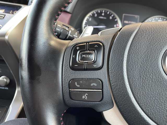 レクサス ＮＸ 300 スパイス&シック 静岡県 2020(令2)年 4.9万km グラファイトブラックガラスフレーク 安全機能/・プリクラッシュセーフティ/・レーダークルーズコントロール/・レーンキープアシスト/・ブラインドスポットモニター/純正メーカーナビ/・フルセグTV/・ラジオ/Bluetooth/MSV/ミラーキャスト/主要装備/・ムーンルーフ/・置くだけ充電/・レザーシート/・シートヒーター/・エアシート/・パワーバックドア/・パワーシート/・ハンドルヒーター/・パドルシフト/・ステアリングリモコン/・オートライト/・オートハイビーム/・オートホールド/・ドライブレコーダー/・アイドリングストップ/・プッシュスタート/・スマートキー