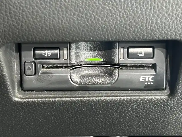スズキ スイフト HYBRID RS 愛知県 2020(令2)年 5.5万km プレミアムシルバーメタリック ８インチナビ/アラウンドビューモニター/衝突軽減ブレーキ/レーダークルーズコントロール/車線離脱警報/シートヒーター/ドライブレコーダー/パドルシフト/アクセサリーソケット/ビルトインＥＴＣ/ＬＥＤヘッドライト/バックフォグランプ/純正フロアマット/純正16インチアルミホイール