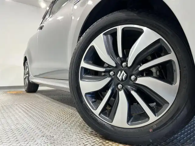 スズキ スイフト HYBRID RS 愛知県 2020(令2)年 5.5万km プレミアムシルバーメタリック ８インチナビ/アラウンドビューモニター/衝突軽減ブレーキ/レーダークルーズコントロール/車線離脱警報/シートヒーター/ドライブレコーダー/パドルシフト/アクセサリーソケット/ビルトインＥＴＣ/ＬＥＤヘッドライト/バックフォグランプ/純正フロアマット/純正16インチアルミホイール