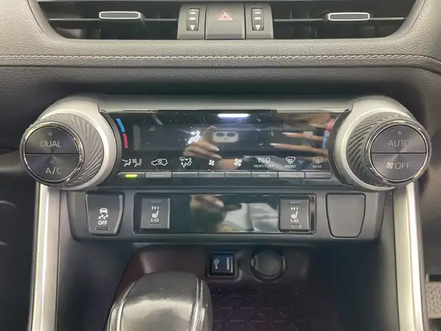 トヨタ ＲＡＶ４ ハイブリッドG 道央・札幌 2019(令1)年 5.2万km センシュアルレッドマイカ ・寒冷地仕様/・純正ナビ&CD&DVD&BT&HDMI&SD&USB/・パワーバックドア/・バックカメラ/・トヨタセーフティセンス/・プリクラッシュセーフティ/・レーダークルーズコントロール/・レーントレーシングアシスト/・レーンディパーチャーアラート/・ロードサインアシスト/・発信遅れ告知機能/・ブラインドスポットモニター/・クリアランスソナー/・D席メモリ付きパワーシート/・前席シートヒーター/・レザーシート/・ステアリングヒーター/・前後ドライブレコーダー/・ドアバイザー/・純正フロアマット/・LEDヘッドライト/・オートライト/・オートマチックハイビーム/・スマートキー/・スペアキー/・純正AW夏タイヤ積み込み