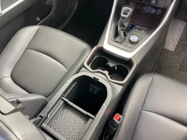 トヨタ ＲＡＶ４ ハイブリッドG 道央・札幌 2019(令1)年 5.2万km センシュアルレッドマイカ ・寒冷地仕様/・純正ナビ&CD&DVD&BT&HDMI&SD&USB/・パワーバックドア/・バックカメラ/・トヨタセーフティセンス/・プリクラッシュセーフティ/・レーダークルーズコントロール/・レーントレーシングアシスト/・レーンディパーチャーアラート/・ロードサインアシスト/・発信遅れ告知機能/・ブラインドスポットモニター/・クリアランスソナー/・D席メモリ付きパワーシート/・前席シートヒーター/・レザーシート/・ステアリングヒーター/・前後ドライブレコーダー/・ドアバイザー/・純正フロアマット/・LEDヘッドライト/・オートライト/・オートマチックハイビーム/・スマートキー/・スペアキー/・純正AW夏タイヤ積み込み