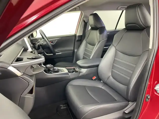トヨタ ＲＡＶ４ ハイブリッドG 道央・札幌 2019(令1)年 5.2万km センシュアルレッドマイカ ・寒冷地仕様/・純正ナビ&CD&DVD&BT&HDMI&SD&USB/・パワーバックドア/・バックカメラ/・トヨタセーフティセンス/・プリクラッシュセーフティ/・レーダークルーズコントロール/・レーントレーシングアシスト/・レーンディパーチャーアラート/・ロードサインアシスト/・発信遅れ告知機能/・ブラインドスポットモニター/・クリアランスソナー/・D席メモリ付きパワーシート/・前席シートヒーター/・レザーシート/・ステアリングヒーター/・前後ドライブレコーダー/・ドアバイザー/・純正フロアマット/・LEDヘッドライト/・オートライト/・オートマチックハイビーム/・スマートキー/・スペアキー/・純正AW夏タイヤ積み込み