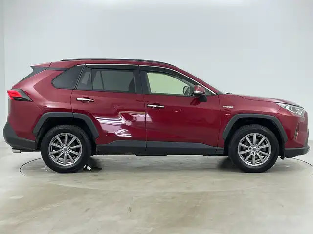 トヨタ ＲＡＶ４ ハイブリッドG 道央・札幌 2019(令1)年 5.2万km センシュアルレッドマイカ ・寒冷地仕様/・純正ナビ&CD&DVD&BT&HDMI&SD&USB/・パワーバックドア/・バックカメラ/・トヨタセーフティセンス/・プリクラッシュセーフティ/・レーダークルーズコントロール/・レーントレーシングアシスト/・レーンディパーチャーアラート/・ロードサインアシスト/・発信遅れ告知機能/・ブラインドスポットモニター/・クリアランスソナー/・D席メモリ付きパワーシート/・前席シートヒーター/・レザーシート/・ステアリングヒーター/・前後ドライブレコーダー/・ドアバイザー/・純正フロアマット/・LEDヘッドライト/・オートライト/・オートマチックハイビーム/・スマートキー/・スペアキー/・純正AW夏タイヤ積み込み