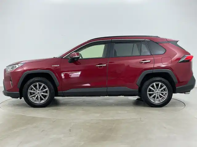 トヨタ ＲＡＶ４ ハイブリッドG 道央・札幌 2019(令1)年 5.2万km センシュアルレッドマイカ ・寒冷地仕様/・純正ナビ&CD&DVD&BT&HDMI&SD&USB/・パワーバックドア/・バックカメラ/・トヨタセーフティセンス/・プリクラッシュセーフティ/・レーダークルーズコントロール/・レーントレーシングアシスト/・レーンディパーチャーアラート/・ロードサインアシスト/・発信遅れ告知機能/・ブラインドスポットモニター/・クリアランスソナー/・D席メモリ付きパワーシート/・前席シートヒーター/・レザーシート/・ステアリングヒーター/・前後ドライブレコーダー/・ドアバイザー/・純正フロアマット/・LEDヘッドライト/・オートライト/・オートマチックハイビーム/・スマートキー/・スペアキー/・純正AW夏タイヤ積み込み