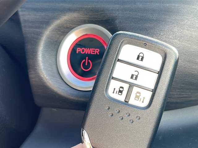 ホンダ フリード ハイブリット EX 石川県 2017(平29)年 3.4万km プラチナムホワイトパール 純正7インチメモリナビ(型式：VXM-185VFNi)/CD/DVD/Bluetooth/フルセグ/両側パワースライドドア/ビルトインETC/ドライブレコーダー/クルーズコントロール/バックカメラ/純正15インチAW/純正フロアマット/プッシュスタート/スマートキー/スペアキー１本