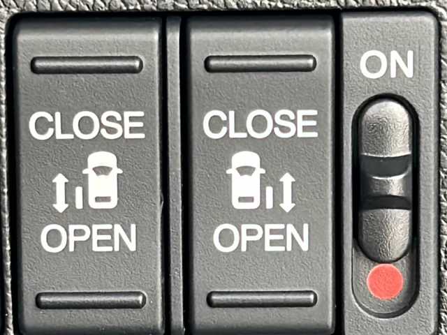 ホンダ フリード ハイブリット EX 石川県 2017(平29)年 3.4万km プラチナムホワイトパール 純正7インチメモリナビ(型式：VXM-185VFNi)/CD/DVD/Bluetooth/フルセグ/両側パワースライドドア/ビルトインETC/ドライブレコーダー/クルーズコントロール/バックカメラ/純正15インチAW/純正フロアマット/プッシュスタート/スマートキー/スペアキー１本