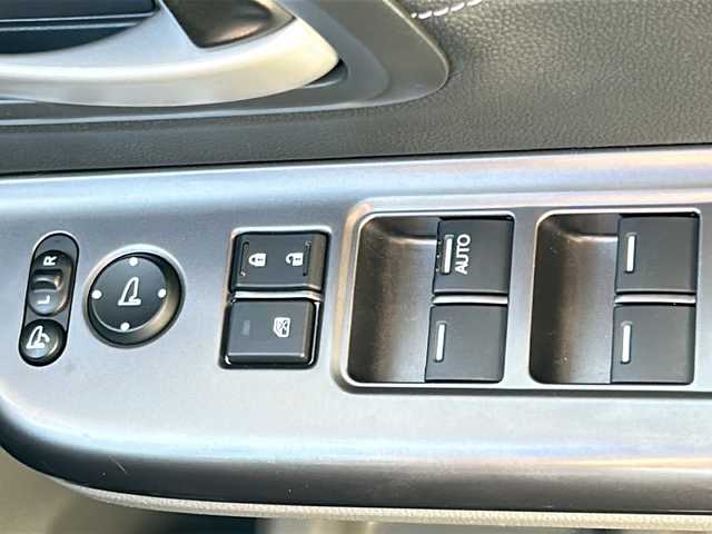 ホンダ フリード ハイブリット EX 石川県 2017(平29)年 3.4万km プラチナムホワイトパール 純正7インチメモリナビ(型式：VXM-185VFNi)/CD/DVD/Bluetooth/フルセグ/両側パワースライドドア/ビルトインETC/ドライブレコーダー/クルーズコントロール/バックカメラ/純正15インチAW/純正フロアマット/プッシュスタート/スマートキー/スペアキー１本