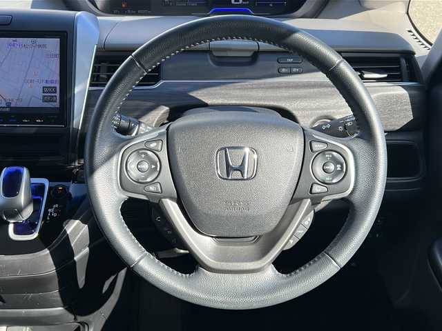 ホンダ フリード ハイブリット EX 石川県 2017(平29)年 3.4万km プラチナムホワイトパール 純正7インチメモリナビ(型式：VXM-185VFNi)/CD/DVD/Bluetooth/フルセグ/両側パワースライドドア/ビルトインETC/ドライブレコーダー/クルーズコントロール/バックカメラ/純正15インチAW/純正フロアマット/プッシュスタート/スマートキー/スペアキー１本