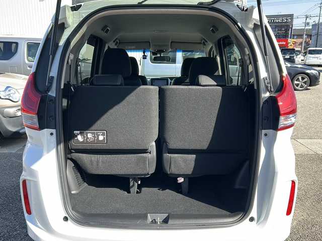 ホンダ フリード ハイブリット EX 石川県 2017(平29)年 3.4万km プラチナムホワイトパール 純正7インチメモリナビ(型式：VXM-185VFNi)/CD/DVD/Bluetooth/フルセグ/両側パワースライドドア/ビルトインETC/ドライブレコーダー/クルーズコントロール/バックカメラ/純正15インチAW/純正フロアマット/プッシュスタート/スマートキー/スペアキー１本