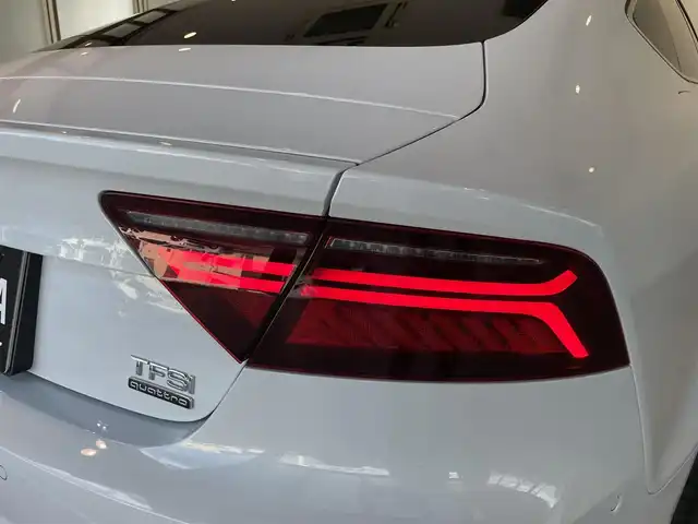 アウディ Ａ７ SB 3．0 TFSI クワトロ Sライン 愛知県 2017(平29)年 2.9万km グレイシアホワイトメタリック マトリクスＬＥＤ/ＭＭＩナビ　/Ｂｌｕｅｔｏｏｔｈ　/バックカメラ　/フルセグＴＶ　/ＡＣＣ　/ＬＫＡ　/ＢＳＭ　　/レザーシート　/シートヒーター　/ドライブレコーダー　/ＥＴＣ/パワーバックドア/プッシュスタート/ウィンカーミラー/アイドリングストップ