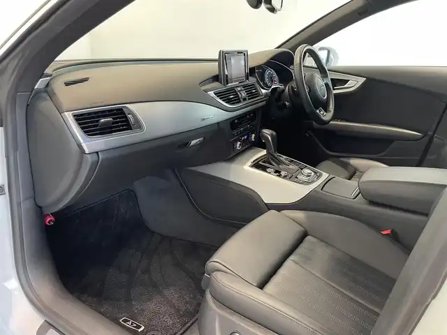 アウディ Ａ７ SB 3．0 TFSI クワトロ Sライン 愛知県 2017(平29)年 2.9万km グレイシアホワイトメタリック マトリクスＬＥＤ/ＭＭＩナビ　/Ｂｌｕｅｔｏｏｔｈ　/バックカメラ　/フルセグＴＶ　/ＡＣＣ　/ＬＫＡ　/ＢＳＭ　　/レザーシート　/シートヒーター　/ドライブレコーダー　/ＥＴＣ/パワーバックドア/プッシュスタート/ウィンカーミラー/アイドリングストップ