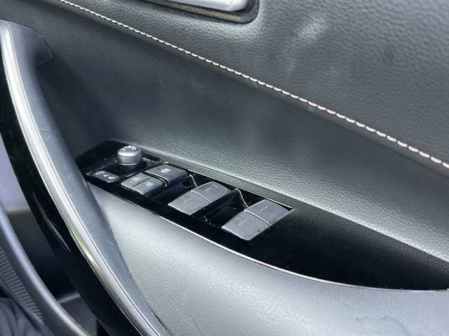 トヨタ カローラツーリング ハイブリッド ダブルバイビー 茨城県 2020(令2)年 5.9万km ブラックマイカ 純正9インチナビ/バックモニター/ステアリングヒーター/シートヒーター/クルーズコントロール/LEDヘッドライト/オートライト/オートマチックハイビーム/純正17インチアルミホイール/純正フロアマット/AAC/コーナーセンサー/スマートキー/ETC/横滑り防止装置/レーンキープアシスト/盗難防止装置/エアバック/衝突被害軽減システム