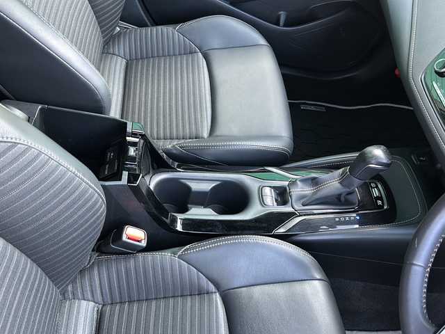 トヨタ カローラツーリング ハイブリッド ダブルバイビー 茨城県 2020(令2)年 5.9万km ブラックマイカ 純正9インチナビ/バックモニター/ステアリングヒーター/シートヒーター/クルーズコントロール/LEDヘッドライト/オートライト/オートマチックハイビーム/純正17インチアルミホイール/純正フロアマット/AAC/コーナーセンサー/スマートキー/ETC/横滑り防止装置/レーンキープアシスト/盗難防止装置/エアバック/衝突被害軽減システム