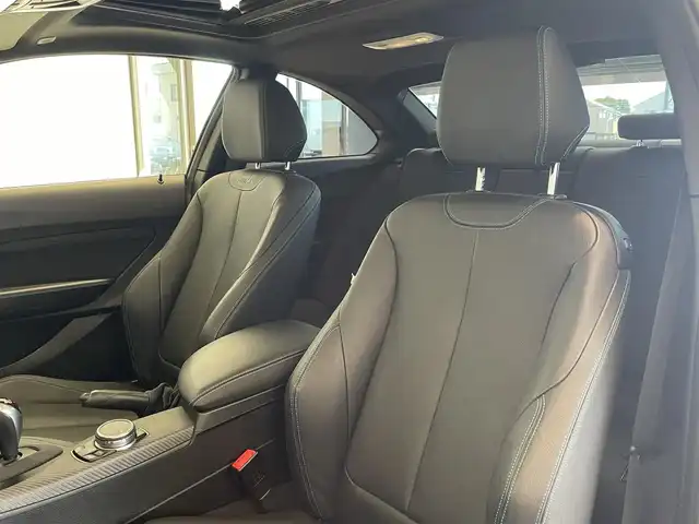 ＢＭＷ Ｍ２ 愛知県 2016(平28)年 4.9万km アルピンホワイトⅢ サンルーフ　/ハーマンカードンサウンド　/レザーシート　/シートヒーター　/純正ナビ　/Ｂｌｕｅｔｏｏｔｈ　/バックカメラ　/ＣＤ／ＤＶＤ　/インテリジェントセーフティー　/クルーズコントロール　/ＬＫＡ　/ＥＴＣ/プッシュスタート/ウィンカーミラー/アイドリングストップ/HID
