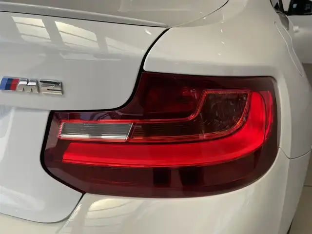 ＢＭＷ Ｍ２ 愛知県 2016(平28)年 4.9万km アルピンホワイトⅢ サンルーフ　/ハーマンカードンサウンド　/レザーシート　/シートヒーター　/純正ナビ　/Ｂｌｕｅｔｏｏｔｈ　/バックカメラ　/ＣＤ／ＤＶＤ　/インテリジェントセーフティー　/クルーズコントロール　/ＬＫＡ　/ＥＴＣ/プッシュスタート/ウィンカーミラー/アイドリングストップ/HID