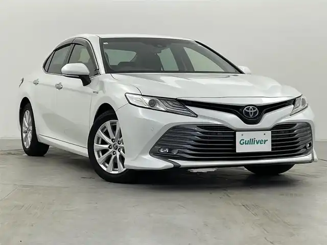 トヨタ カムリ G 群馬県 2018(平30)年 2.9万km プラチナホワイトパールマイカ カロッツェリア７インチナビ/・AM/FM/CD/DVD/SD/バックカメラ/トヨタセーフティセンス/・プリクラッシュセーフティ/・レーンディパーチャーアラート（ステアリング制御付）/・オートマチックハイビーム/・レーダークルーズコントロール（全車速追従機能付）/LEDヘッドランプ/LEDフォグランプ/電動パーキングブレーキ/オートブレーキホールド/ETC/プッシュスタート/スマートキー/社外フロアマット/純正１７インチアルミホイール/アイドリングストップ/パワーシート（D席）