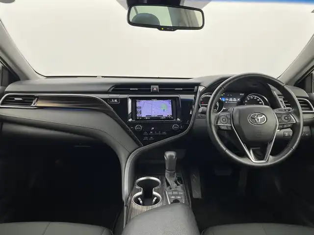 トヨタ カムリ G 群馬県 2018(平30)年 2.9万km プラチナホワイトパールマイカ カロッツェリア７インチナビ/・AM/FM/CD/DVD/SD/バックカメラ/トヨタセーフティセンス/・プリクラッシュセーフティ/・レーンディパーチャーアラート（ステアリング制御付）/・オートマチックハイビーム/・レーダークルーズコントロール（全車速追従機能付）/LEDヘッドランプ/LEDフォグランプ/電動パーキングブレーキ/オートブレーキホールド/ETC/プッシュスタート/スマートキー/社外フロアマット/純正１７インチアルミホイール/アイドリングストップ/パワーシート（D席）