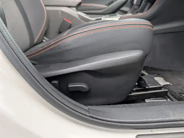 スバル インプレッサ ＸＶ 2．0i－S アイサイト 福井県 2018(平30)年 8.5万km クリスタルホワイトP ４WD/純正18インチAW/純正8インチビルトインナビ/フルセグテレビ/パドルシフト/前席パワーシート/前方ドライブレコーダー/アイサイト/全車速追従機能付クルーズコントロール/後方コーナーセンサー/SRH/LEDヘッドライト/R・Fフォグ/レーンキープアシスト/横滑り防止装置/盗難防止装置/アイドリングストップ/ETC/ダブル＋サイドエアバッグ/カーテンエアバッグ/純正フロアマット/スマートキー